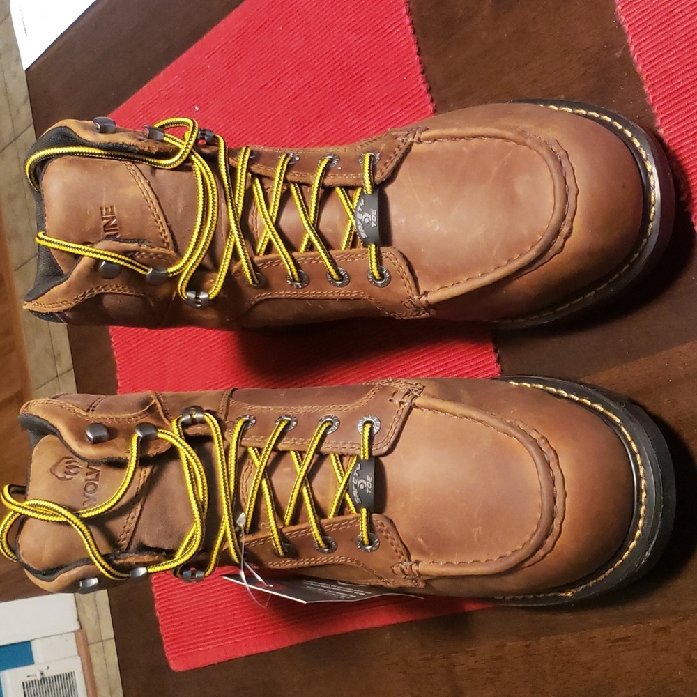 Shoes - Picture 2 of 4